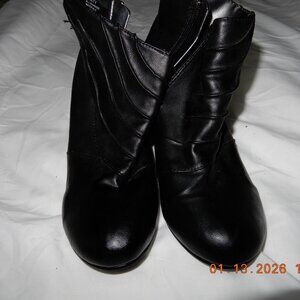 BKE Black Ankle Boots w/zipper 7M